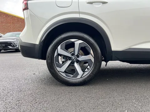 DN72EEG Nissan Qashqai 1.3 DiG-T MH 158 N-Connecta [Glass Rf] 5dr Xtronic Thumbnail #11