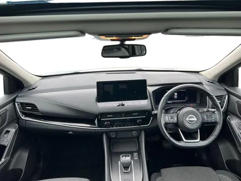 DN72EEG Nissan Qashqai 1.3 DiG-T MH 158 N-Connecta [Glass Rf] 5dr Xtronic Thumbnail #2