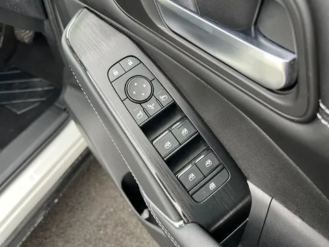 DN72EEG Nissan Qashqai 1.3 DiG-T MH 158 N-Connecta [Glass Rf] 5dr Xtronic Thumbnail #23