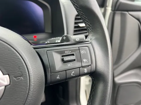 DN72EEG Nissan Qashqai 1.3 DiG-T MH 158 N-Connecta [Glass Rf] 5dr Xtronic Thumbnail #27