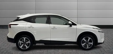 DN72EEG Nissan Qashqai 1.3 DiG-T MH 158 N-Connecta [Glass Rf] 5dr Xtronic Thumbnail #9