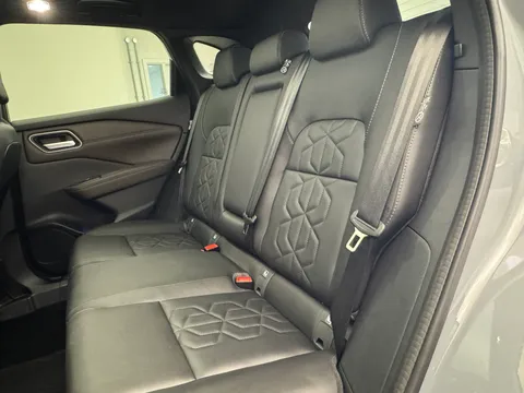 OX74BYC Nissan Qashqai 1.3 DiG-T MH Tekna 5dr Thumbnail #12