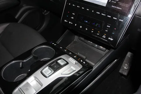 SM71NCF Hyundai Tucson 1.6 TGDi Plug-in Hybrid Ultimate 5dr 4WD Auto Thumbnail #28