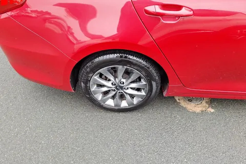 LJ18UUT Kia Optima 1.7 CRDi ISG 2 5dr Thumbnail #5