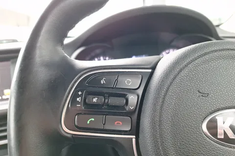 LJ18UUT Kia Optima 1.7 CRDi ISG 2 5dr Thumbnail #33