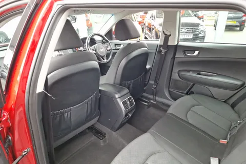 LJ18UUT Kia Optima 1.7 CRDi ISG 2 5dr Thumbnail #30