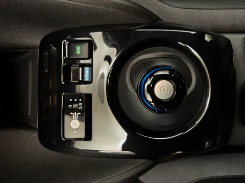 NL22WXJ Nissan LEAF 160kW e+ Tekna 59kWh 5dr Auto Thumbnail #18