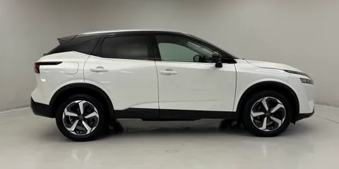 PK23XAR Nissan Qashqai 1.3 DiG-T MH N-Connecta [Glass Roof] 5dr Thumbnail #10