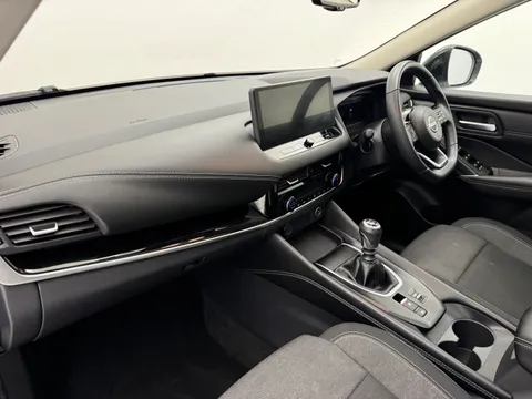 PK23XAR Nissan Qashqai 1.3 DiG-T MH N-Connecta [Glass Roof] 5dr Thumbnail #13