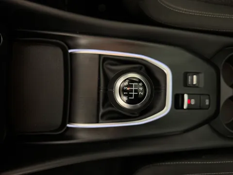 PK23XAR Nissan Qashqai 1.3 DiG-T MH N-Connecta [Glass Roof] 5dr Thumbnail #16