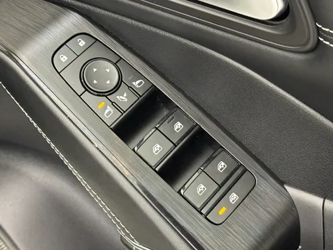 PK23XAR Nissan Qashqai 1.3 DiG-T MH N-Connecta [Glass Roof] 5dr Thumbnail #20