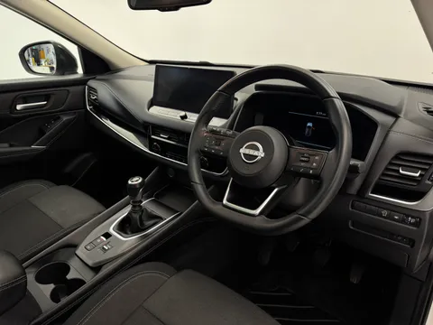 PK23XAR Nissan Qashqai 1.3 DiG-T MH N-Connecta [Glass Roof] 5dr Thumbnail #21