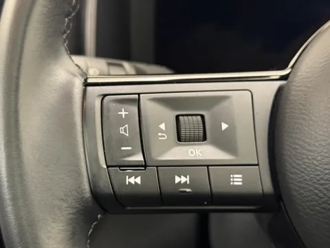 PK23XAR Nissan Qashqai 1.3 DiG-T MH N-Connecta [Glass Roof] 5dr Thumbnail #22