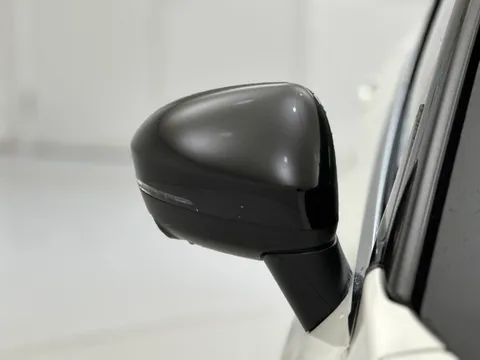 PK23XAR Nissan Qashqai 1.3 DiG-T MH N-Connecta [Glass Roof] 5dr Thumbnail #30