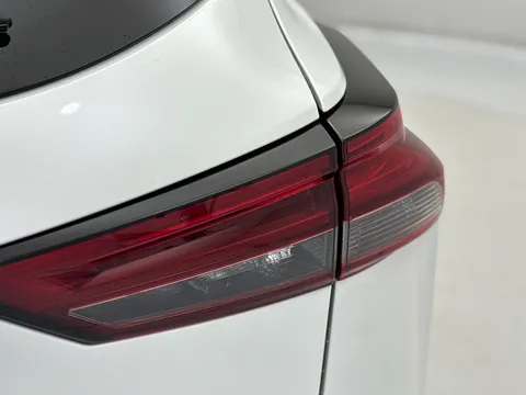 PK23XAR Nissan Qashqai 1.3 DiG-T MH N-Connecta [Glass Roof] 5dr Thumbnail #33