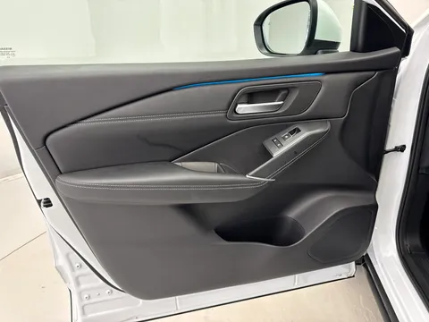 DT74UBO Nissan Qashqai 1.5 E-Power N-Connecta 5dr Auto Thumbnail #17