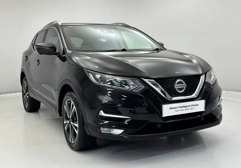 YC69WEF Nissan Qashqai 1.3 DiG-T N-Connecta 5dr Thumbnail #2