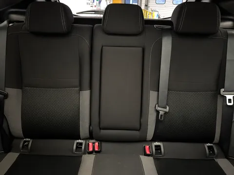 YC69WEF Nissan Qashqai 1.3 DiG-T N-Connecta 5dr Thumbnail #18