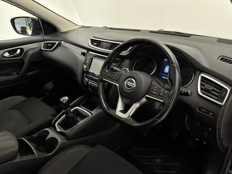 YC69WEF Nissan Qashqai 1.3 DiG-T N-Connecta 5dr Thumbnail #21
