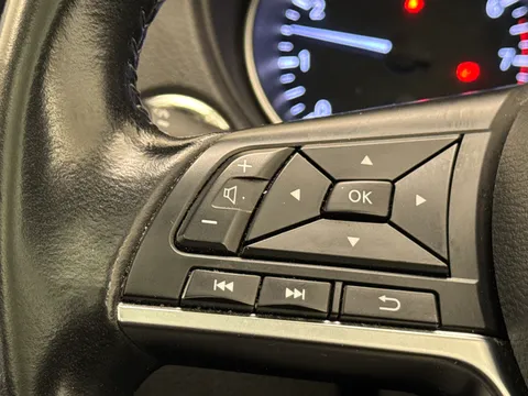 YC69WEF Nissan Qashqai 1.3 DiG-T N-Connecta 5dr Thumbnail #22