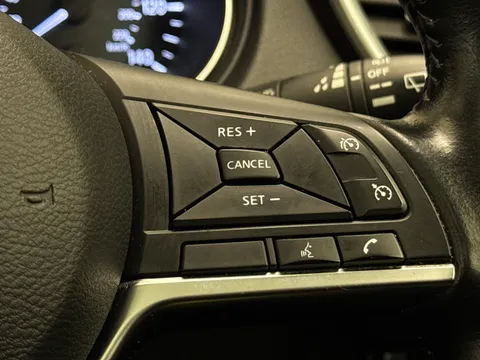 YC69WEF Nissan Qashqai 1.3 DiG-T N-Connecta 5dr Thumbnail #23