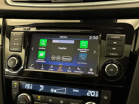 YC69WEF Nissan Qashqai 1.3 DiG-T N-Connecta 5dr Thumbnail #24