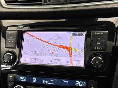 YC69WEF Nissan Qashqai 1.3 DiG-T N-Connecta 5dr Thumbnail #25