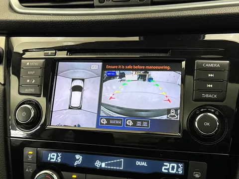 YC69WEF Nissan Qashqai 1.3 DiG-T N-Connecta 5dr Thumbnail #26