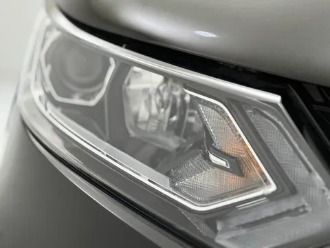 YC69WEF Nissan Qashqai 1.3 DiG-T N-Connecta 5dr Thumbnail #31