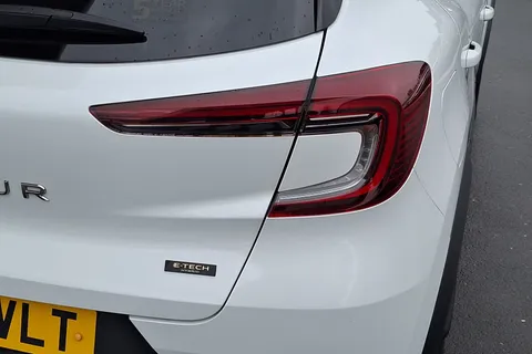DN72VLT Renault Captur 1.6 E-Tech full hybrid 145 Techno 5dr Auto Thumbnail #18