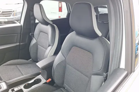 DN72VLT Renault Captur 1.6 E-Tech full hybrid 145 Techno 5dr Auto Thumbnail #29