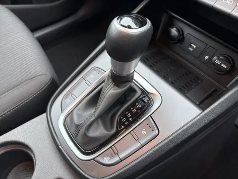 DN23HKE Hyundai Kona 1.6 GDi Hybrid Premium 5dr DCT Thumbnail #13
