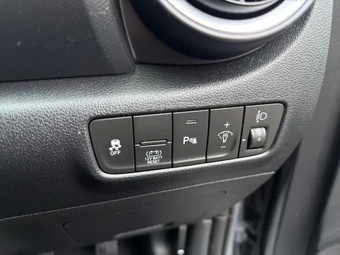 DN23HKE Hyundai Kona 1.6 GDi Hybrid Premium 5dr DCT Thumbnail #19