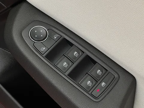 DL72BYB Renault Clio 1.6 E-TECH full hybrid 145 Techno 5dr Auto Thumbnail #19