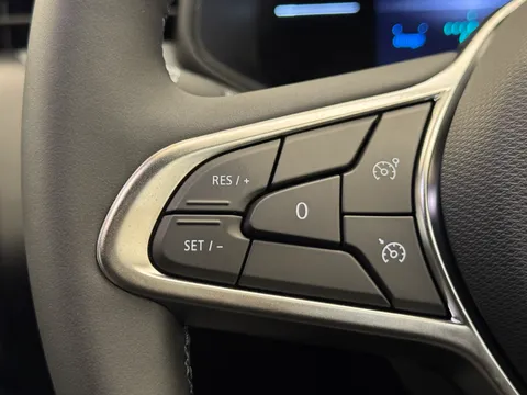 DT25XXA Renault Clio 1.6 E-TECH full hybrid 145 Techno 5dr Auto Thumbnail #17