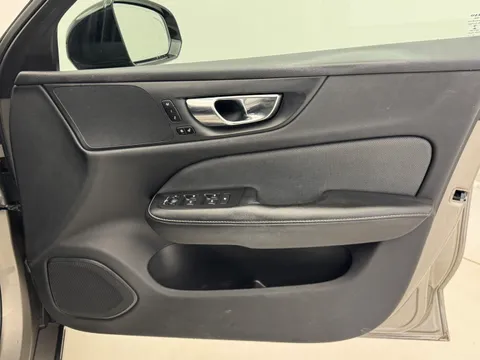 KP19WRA Volvo V60 2.0 D4 [190] R DESIGN Pro 5dr Thumbnail #17