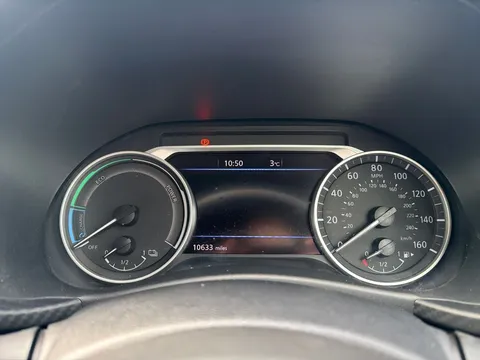 YA73VUM Nissan Juke 1.6 Hybrid N-Connecta 5dr Auto Thumbnail #13