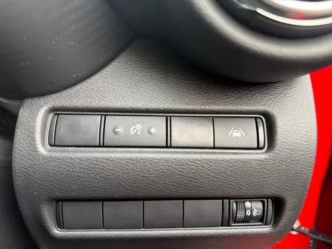 YA73VUM Nissan Juke 1.6 Hybrid N-Connecta 5dr Auto Thumbnail #22