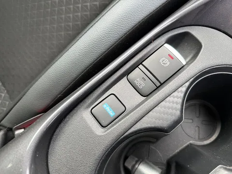 YA73VUM Nissan Juke 1.6 Hybrid N-Connecta 5dr Auto Thumbnail #26