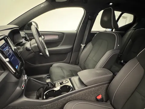 RA74CXX Volvo XC40 2.0 B4P Ultra Black Edition 5dr Auto Thumbnail #10