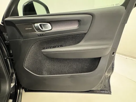 RA74CXX Volvo XC40 2.0 B4P Ultra Black Edition 5dr Auto Thumbnail #22