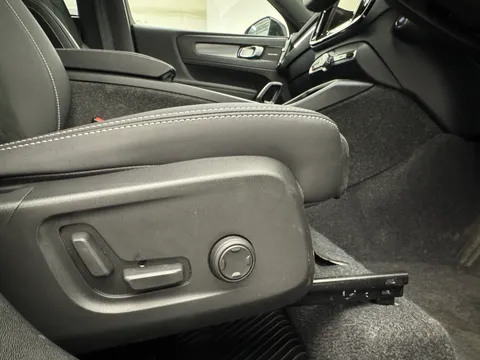 RA74CXX Volvo XC40 2.0 B4P Ultra Black Edition 5dr Auto Thumbnail #24
