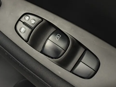 ND71KTP Nissan LEAF 110kW Acenta 40kWh 5dr Auto [6.6kw Charger] Thumbnail #21