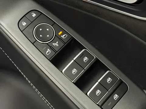 OE74UCO Nissan Qashqai 1.3 DiG-T MH N-Design 5dr Thumbnail #19