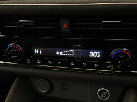 OE74UCO Nissan Qashqai 1.3 DiG-T MH N-Design 5dr Thumbnail #27