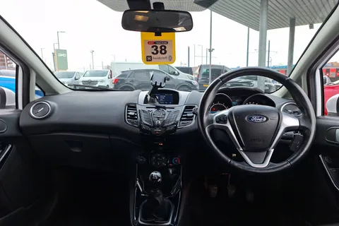 3 of 40 for Ford Fiesta 1.25 82 Zetec 5dr