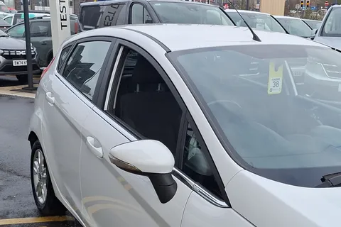 17 of 40 for Ford Fiesta 1.25 82 Zetec 5dr