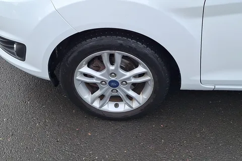 18 of 40 for Ford Fiesta 1.25 82 Zetec 5dr