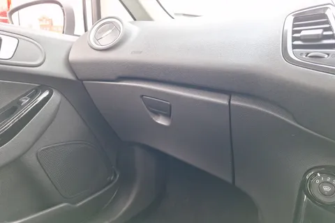 32 of 40 for Ford Fiesta 1.25 82 Zetec 5dr