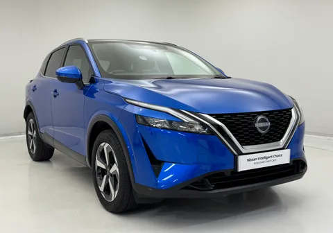 DV72RVA Nissan Qashqai 1.3 DiG-T MH N-Connecta [Glass Roof] 5dr Thumbnail #2